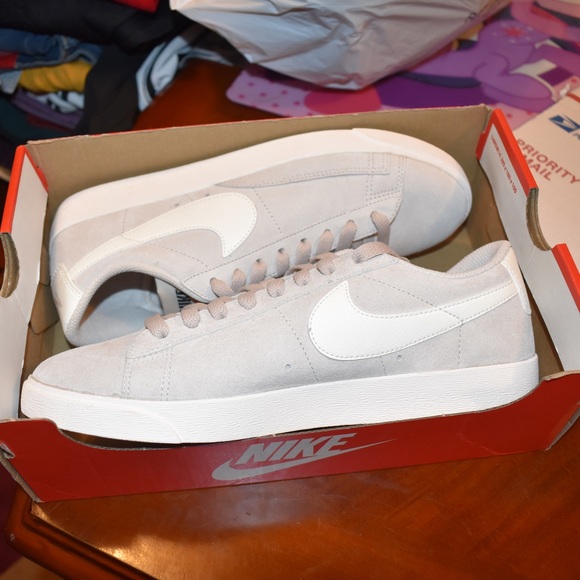 SOLD NIKE Blazer Low Sneaker - Picture 5 of 5